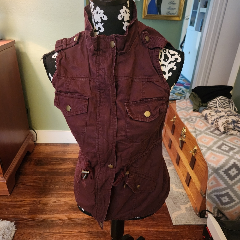 Ci Sono Zip Up Snap Vest Womens Small W Drawstrings In Burgandy